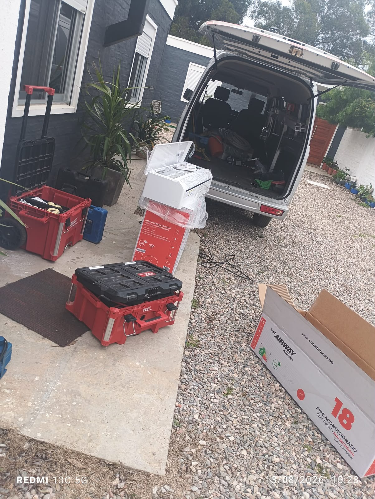 Equipo Airway listo para instalar junto a la camioneta
